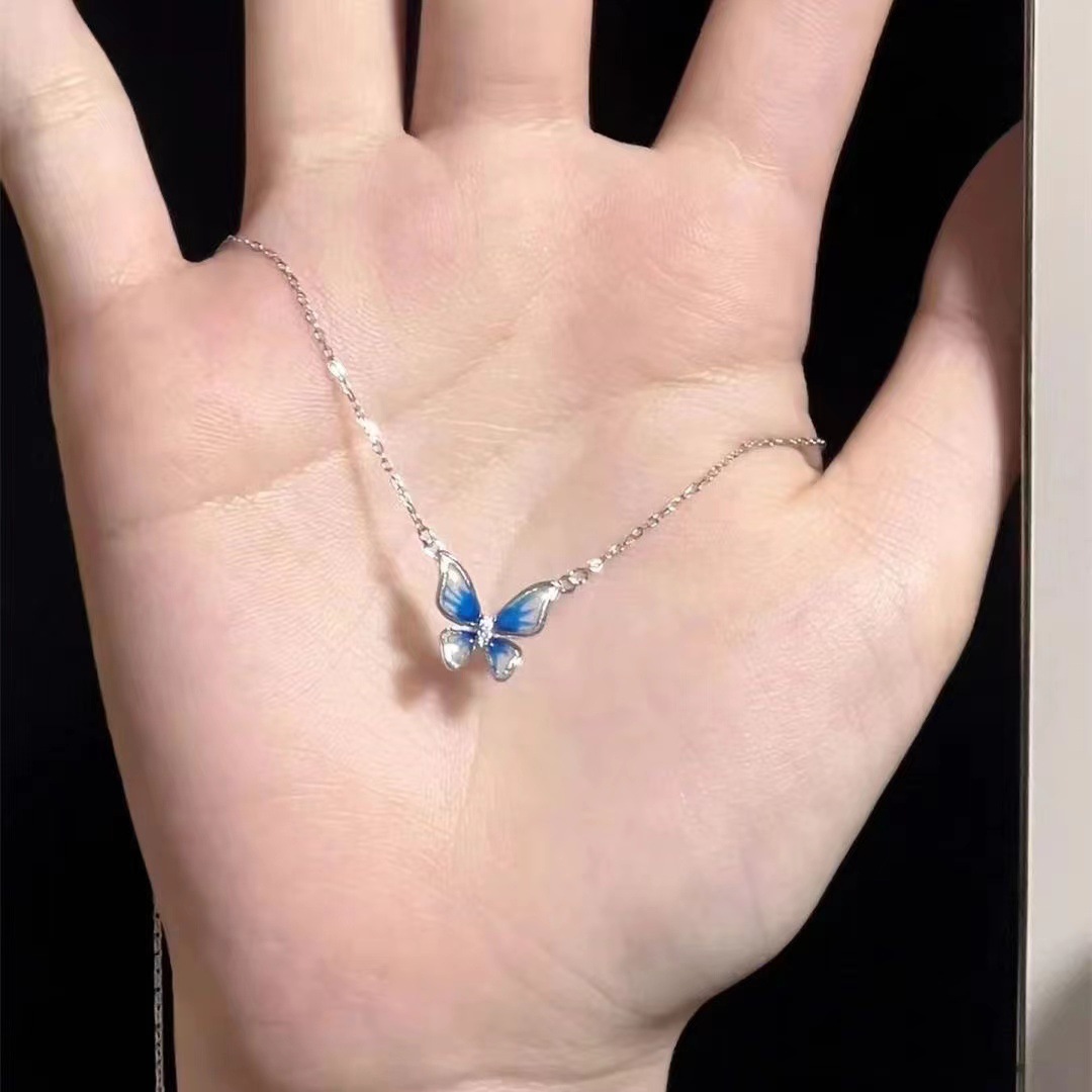 Gradient blue butterfly necklace for women, a niche, light luxury and high-end design on Instagram, a collarbone chain for Valentine's Day