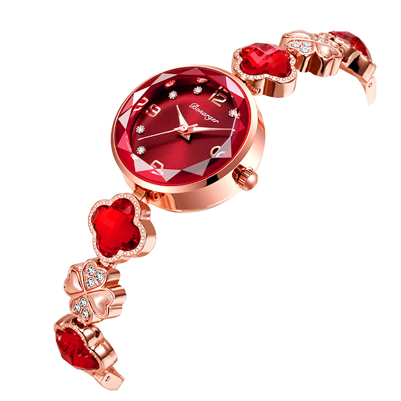 The new Four-leaf Clover women's bracelet watch with a small dial, a niche and light luxury calendar, is waterproof and a luxurious bestseller for women Item Picture