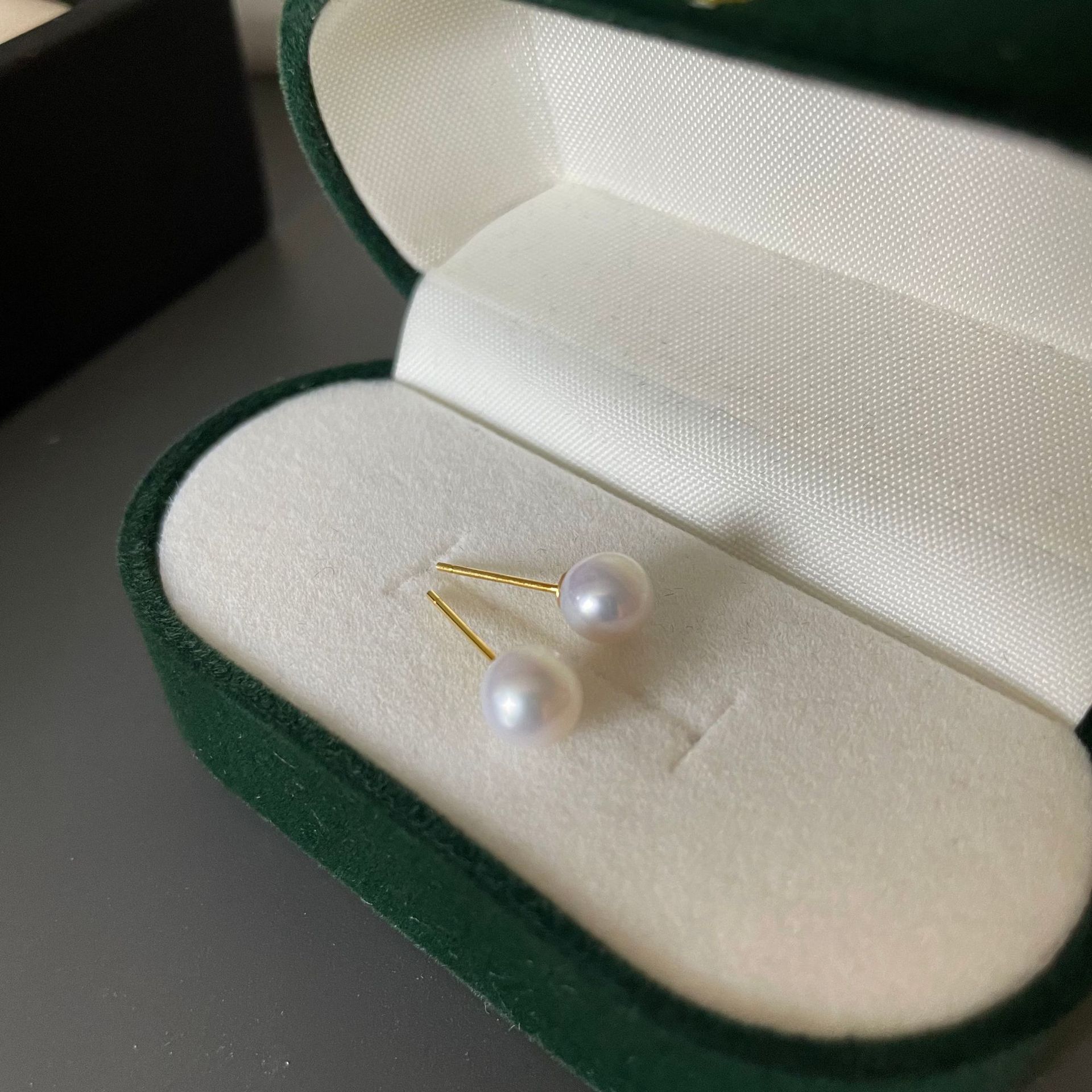 July Jewelry 18k plain stud earrings, Edison silver needle, large dot position, Tamsui Pearl, Strong Light Store, round and simple Application Scenario