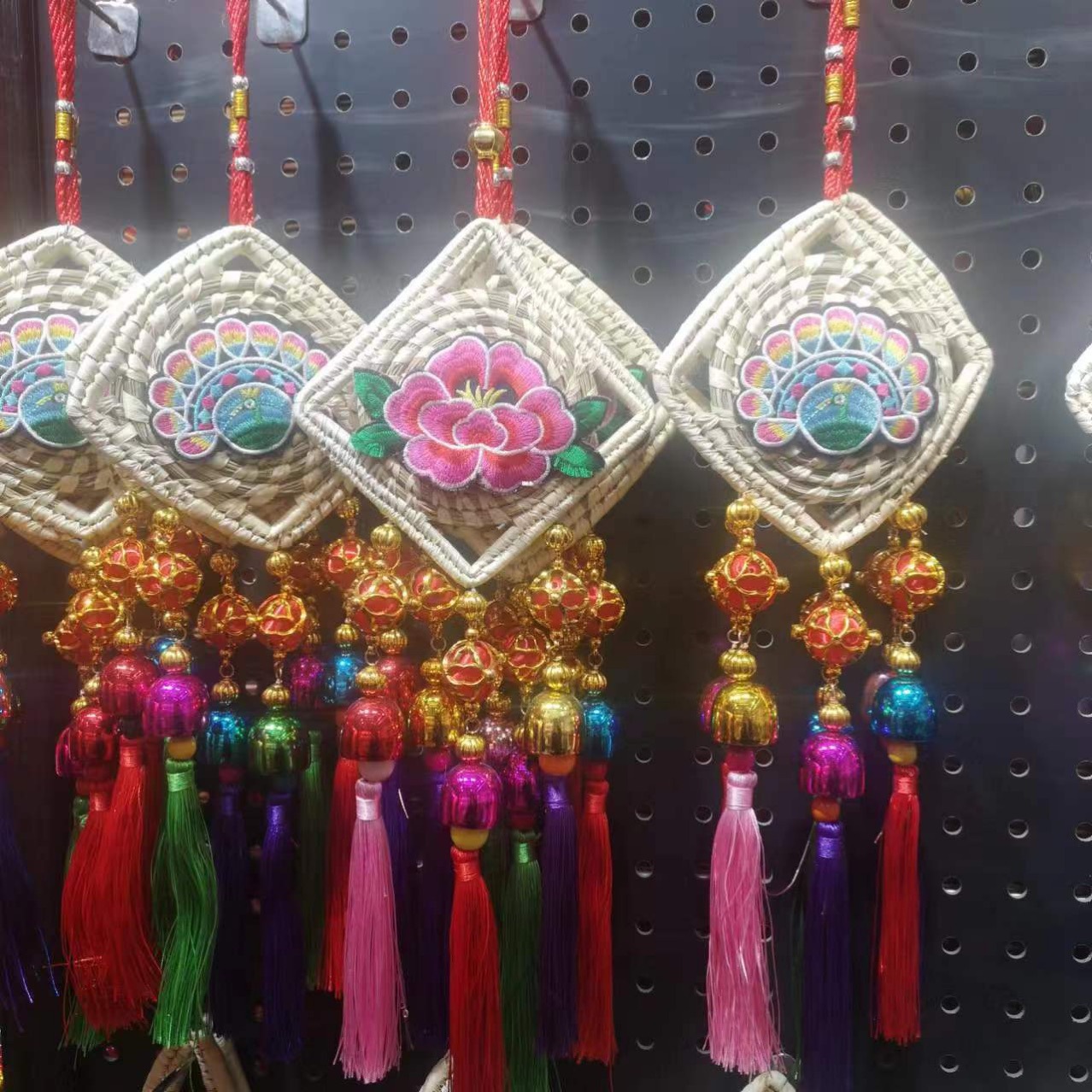 Yunnan Characteristic National Scenic Area Straw Woven Characteristic Home Creative Pendant Gift Crafts Souvenir Pendant