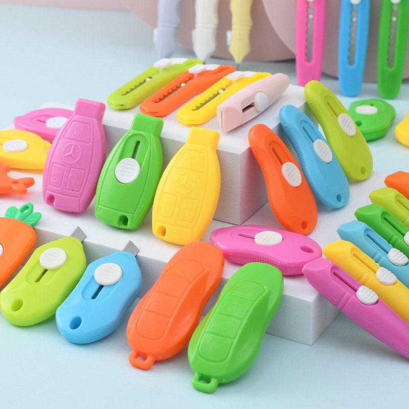 Cute cartoon small utility knife manufacturer wholesale mini knife, wallpaper cutting paper knife, express delivery opening magic tool, box opening knife