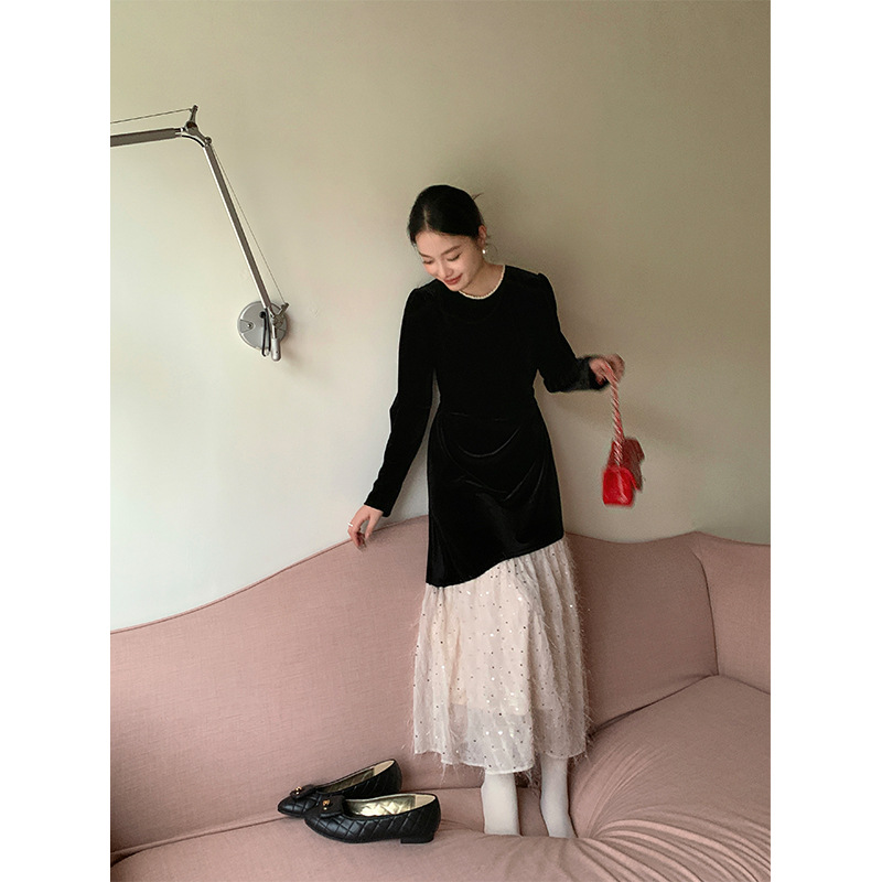 爱西里2024秋冬法式赫本风丝绒拼接流苏亮片珍珠领连衣裙女12093
