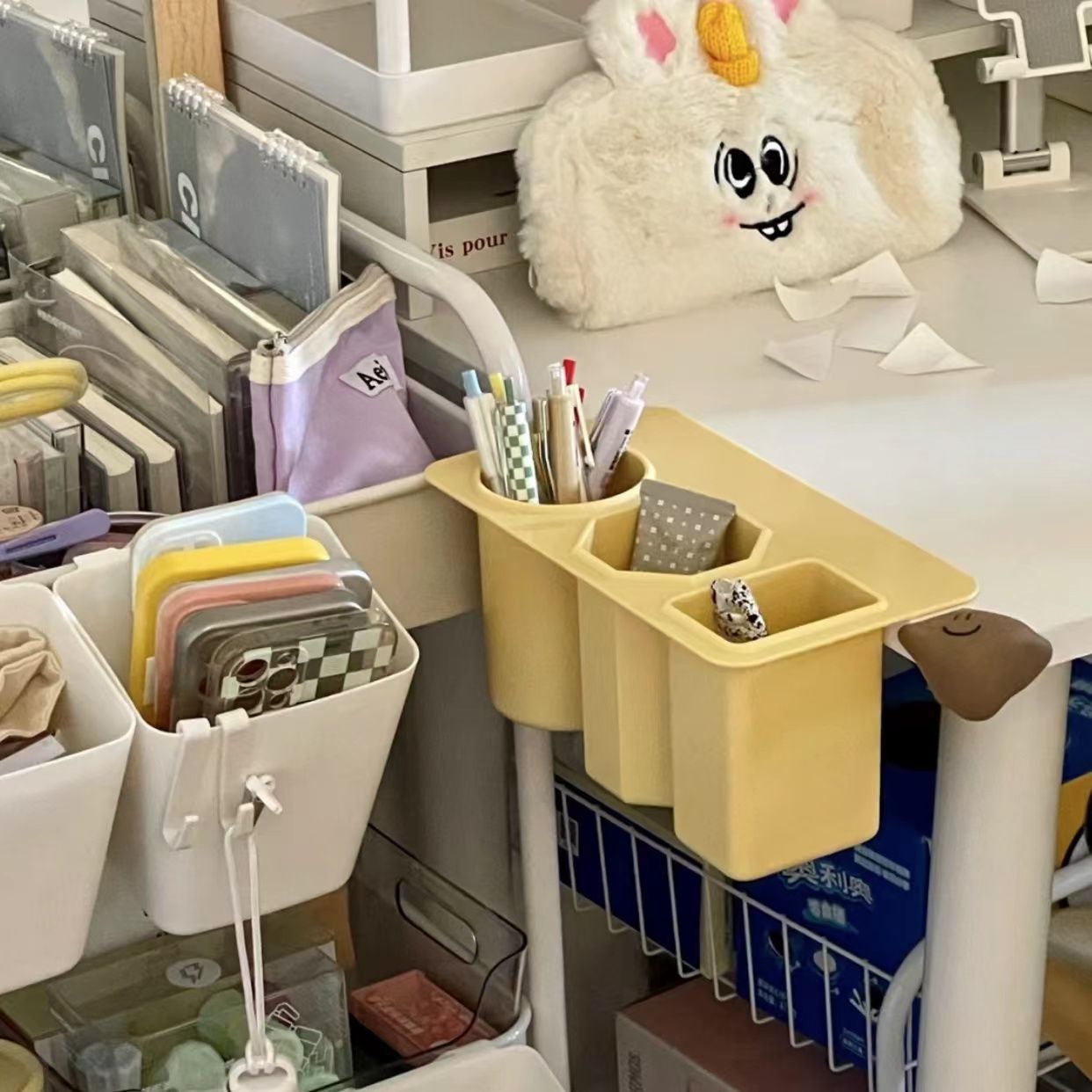 The simple edge storage box can be pasted with three compartments to organize a large-capacity pen holder and is a student desk decoration Application Scenario