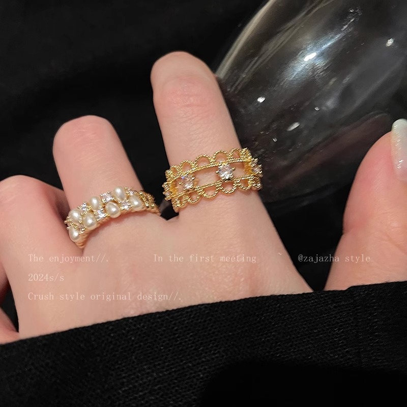 The New Kimoj Ring Exudes A High-End Korean Style And Is Fashionable. It Features A Wide, Hollowed-Out Lace Opening Ring With A French Retro Style. It's A Versatile Ring For Commuting And Trendy Application Scenario