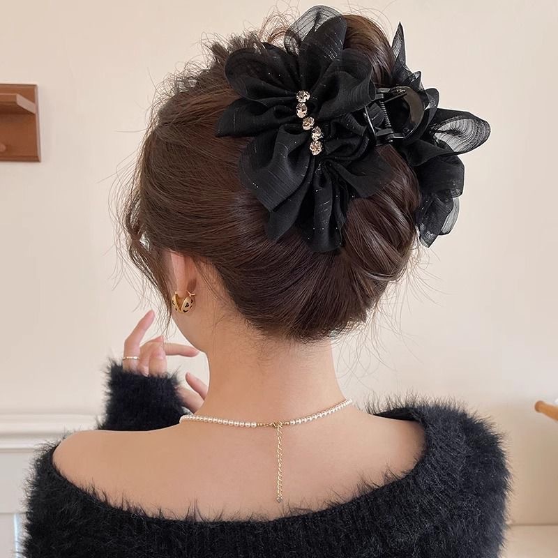 Korean-style mesh flower hairpin shows hair volume, banana hairpin at the back of the head, shark hairpin, semi-tied hair accessory hairpin Application Scenario
