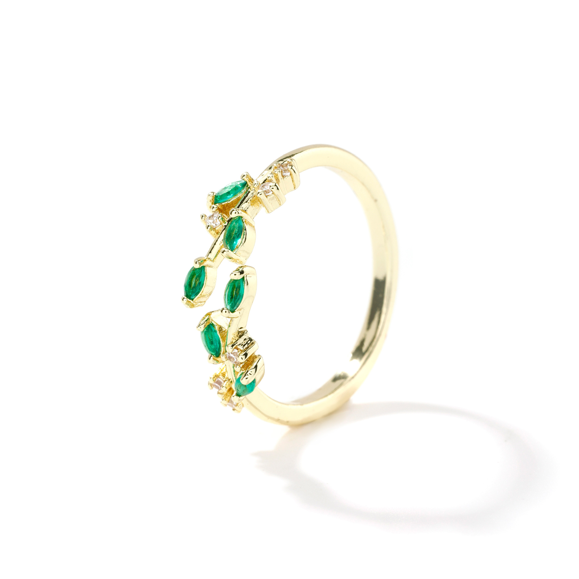 This is a fashionable and unique leaf ring with an adjustable opening, featuring the same style as Shin Min-ah and Lee Jeong-eun Application Scenario