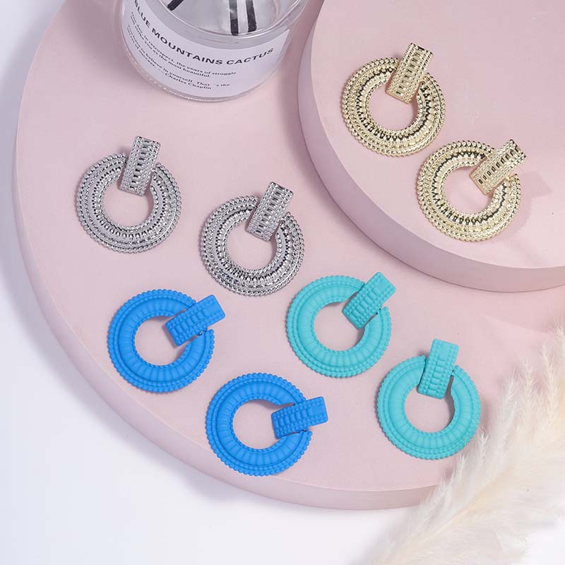 Moda europea y americana simple geométrica tridimensional calado aleación gran círculo aretes exagerado multiplo metal anillos pendientes Specification image