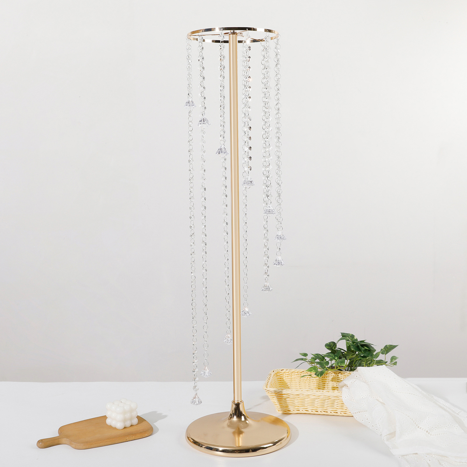 Creative European Iron Crystal Flower Rack Decoration Hotel Runway Road Guide Home Table Decoration Props full figure