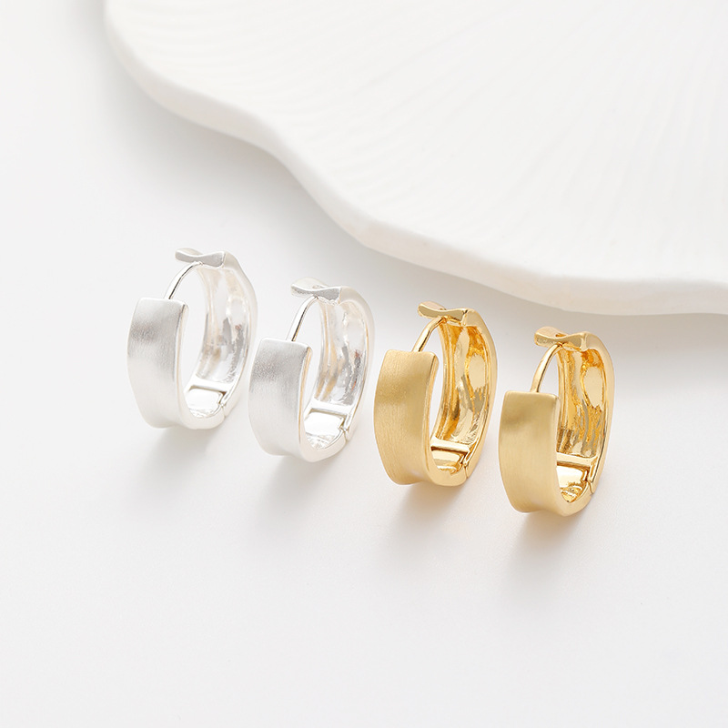 Cross-border Southeast Asian copper irregular brushed circle earrings, light luxury style, simple and high-end earring earrings for women details Picture