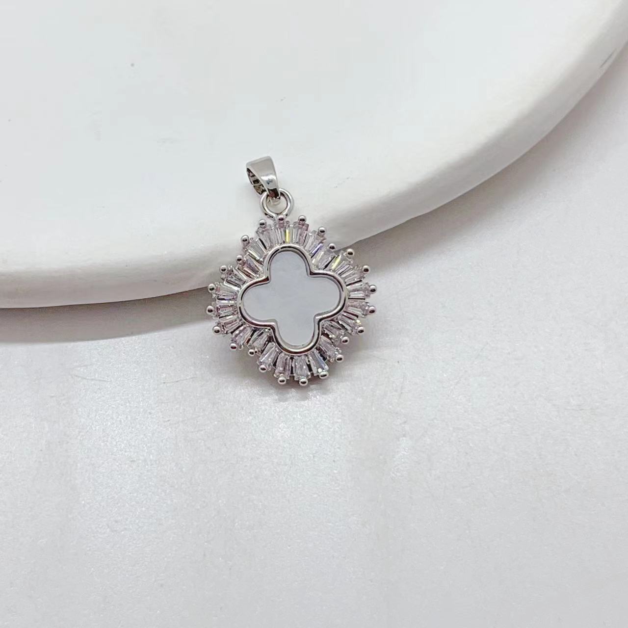 New copper micro-inlaid zircon four-leaf clover black and white bracelet necklace DIY bracelet accessory from Japanese and South Korean Internet celebrities Specification image