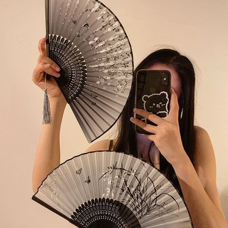 Ancient-style small fans, folding fans, Chinese-style men's and women's Hanfu dance, folding horse-face skirts, new Chinese-style ancient costumes, black bamboo fans Application Scenario