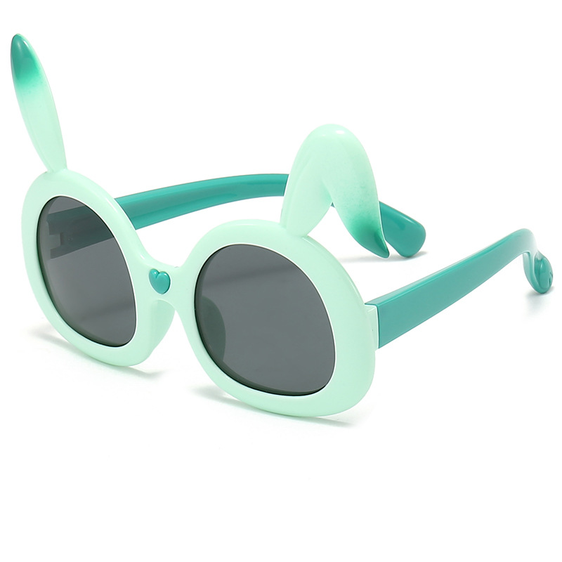 New Children's Sunglasses Cute Cartoon Rabbit Youth Polarizer Student Sunglasses Sunshade Mirror 8185 Application Scenario