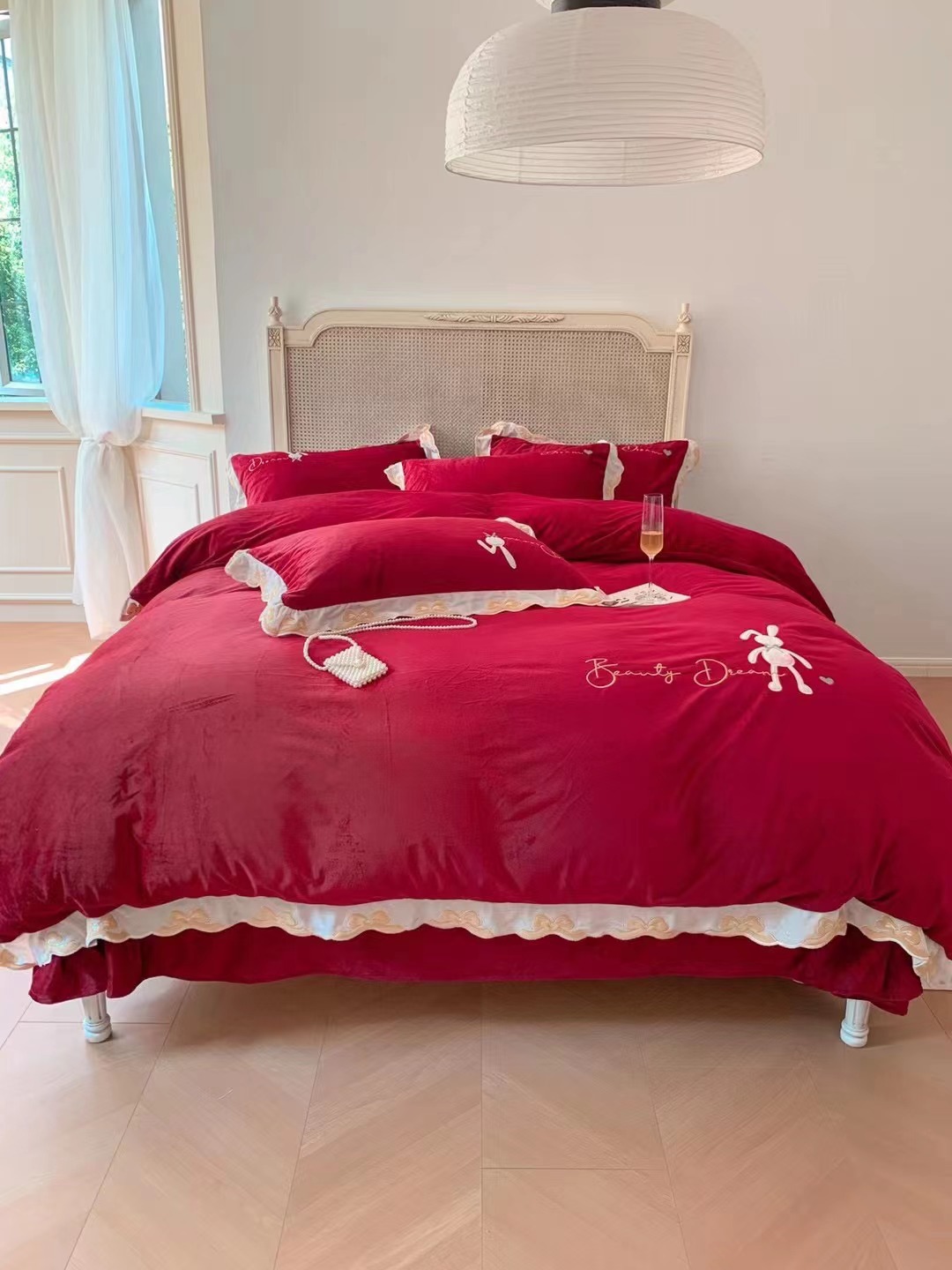 Factory Direct Baby Cashmere Embroidery Four-Piece Set Thickened Warm High Weight Baby Cashmere Edge Bed Linen Sheets Application Scenario