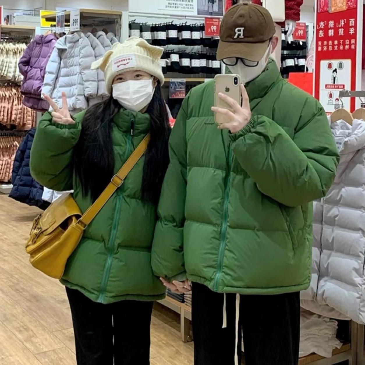 绿色羽绒服女产品图