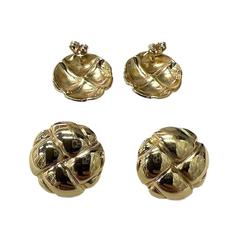 Cross-border European and American style simple twisted stud earrings, cold style metal exaggerated earrings, retro niche irregular earrings for women Item Picture