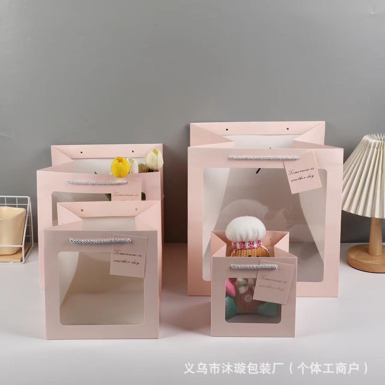 Square windowed transparent gift bags in stock, Teachers' Day flower gift bags, doll packaging, white card wholesale handbags