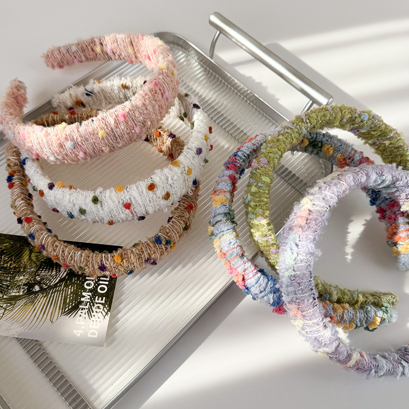 Autumn and winter wide-brimmed colored woolen hand-wound hair bands, with contrasting colors and a versatile style, are popular online hair-pressing headbands for women Specification image