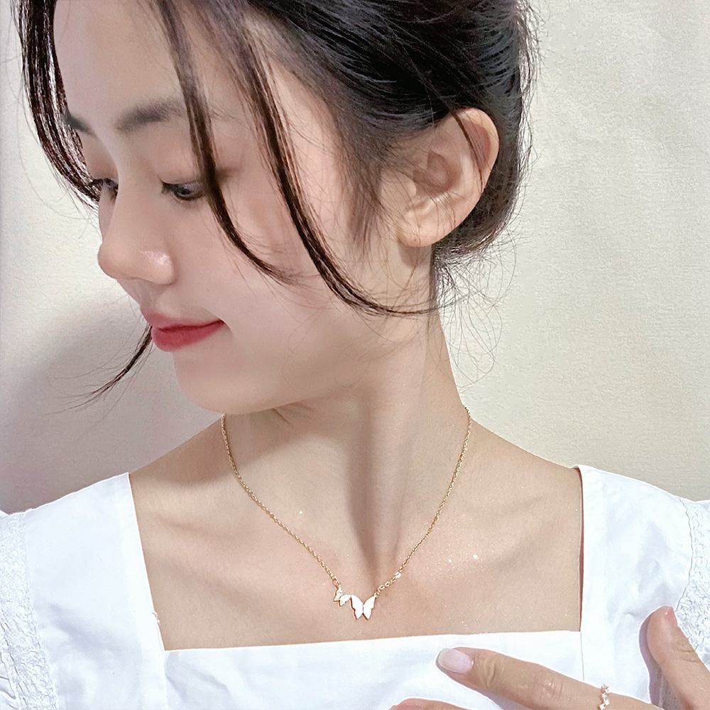 Simple Niche Jewelry Necklace Women's New Temperament Clavicle Chain Light Luxury Fashion Design Sense Everything Double Butterfly Choker Application Scenario