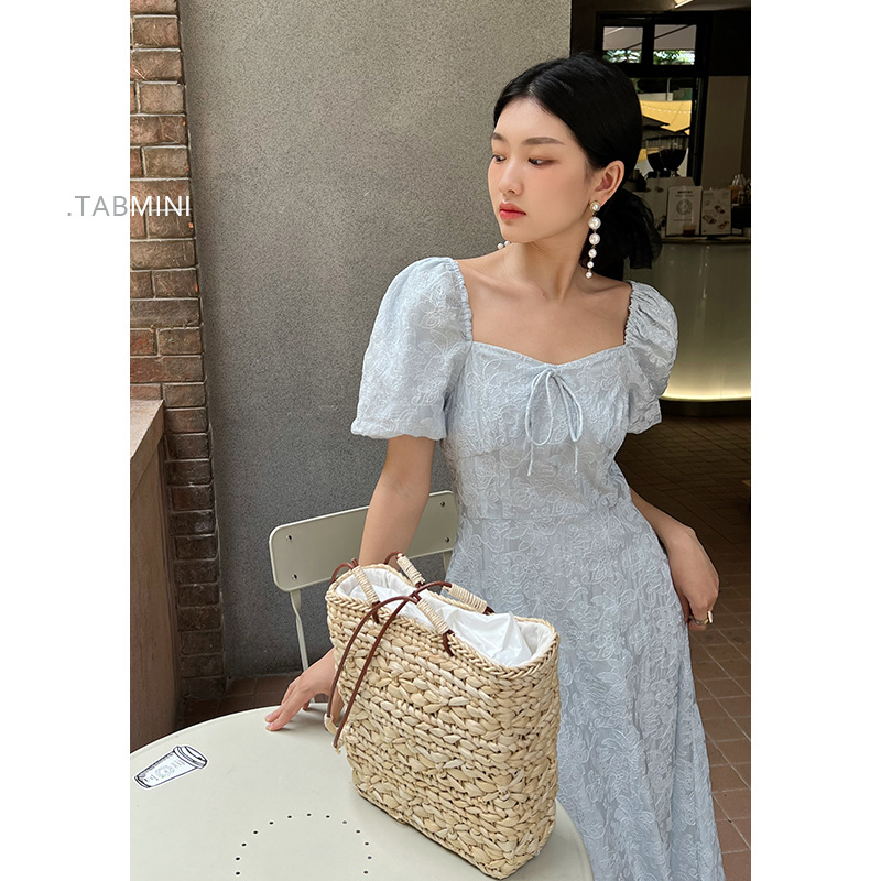 This is a new retro French dress for women, featuring a gentle and stylish square-neck design with a cinched waist details Picture