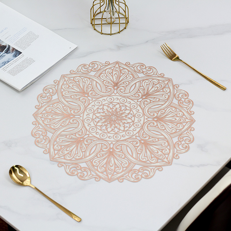 Womei Geometric Totem PVC perforated placemats, European-style light luxury flower gilding, waterproof, oil-proof, anti-slip, heat-resistant, wear-resistant and heat-insulating MATS, table MATS, placemats, food placemats Application Scenario