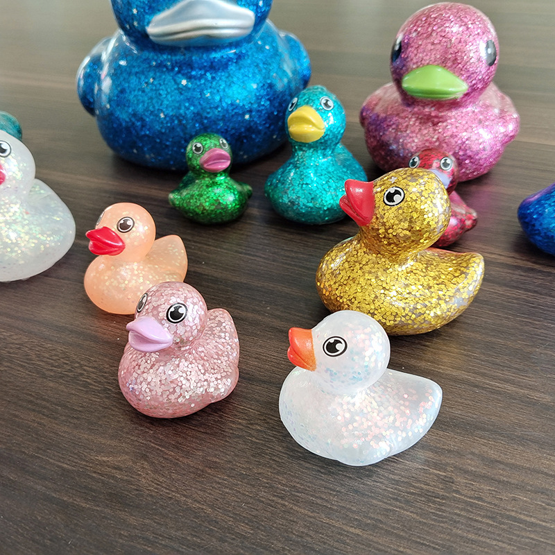 跨境热销儿童洗澡鸭子玩具 创意金粉亮片戏水鸭子卡通玩具小黄鸭细节图