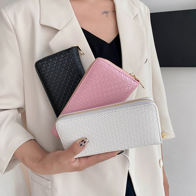 The New 2023 Korean Version Of Women's Purse In The Long Pu Indentation Braided Hand Bag Multi-Card Money Clip Purse Woman