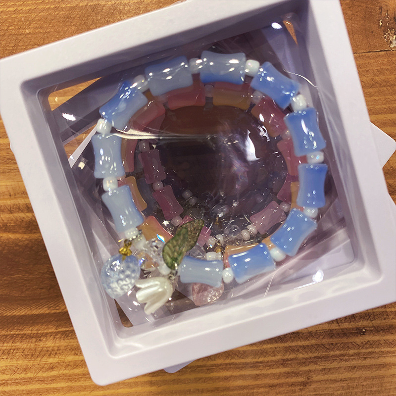 New flower strawberry bamboo bracelet box to send girlfriends gift string creative niche Yiwu jewelry wholesale Application Scenario
