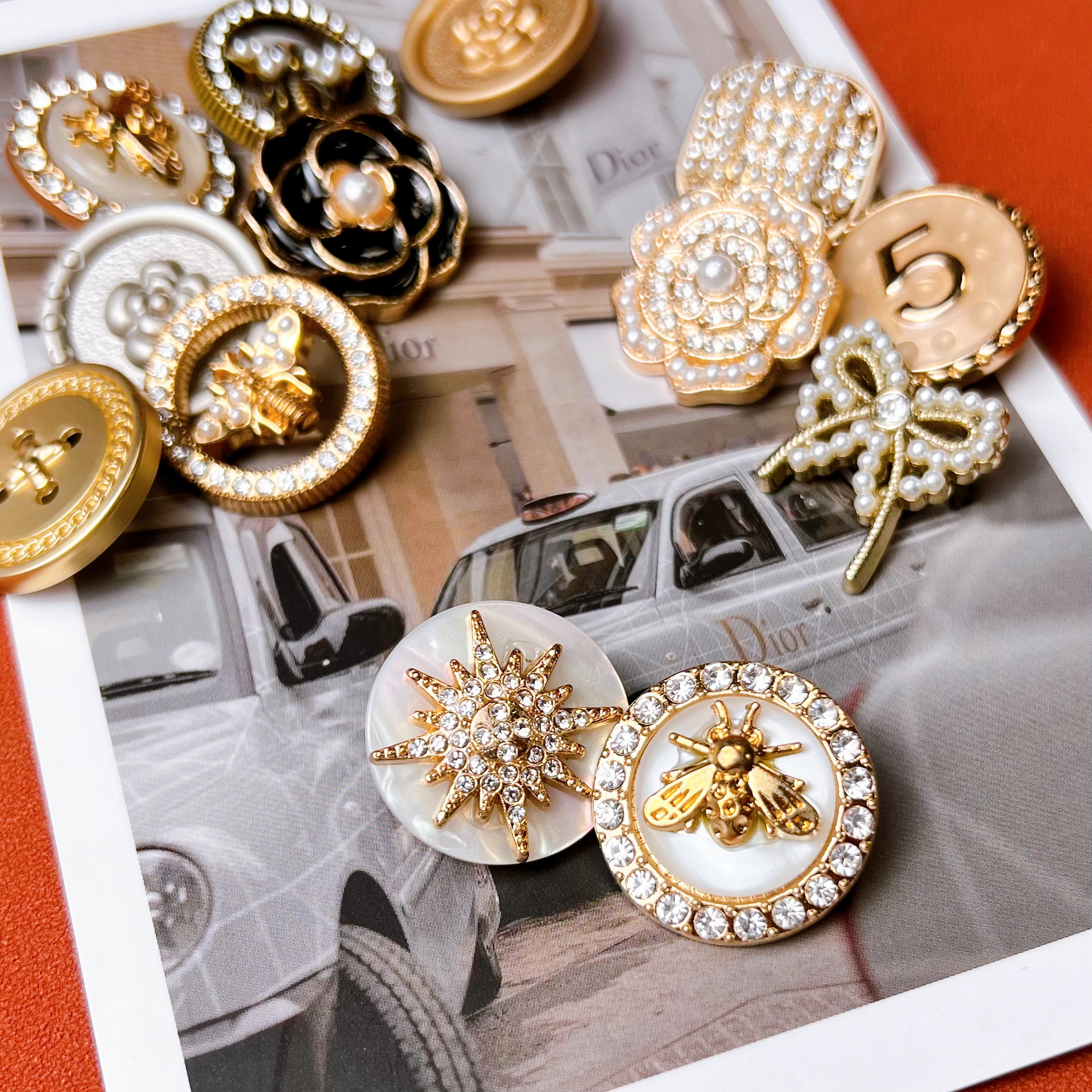 Golden buttons, high-end metal buttons, chanel-style pearl buttons, bow buttons, decorative buttons for coats, suits, sweaters and shirts Application Scenario