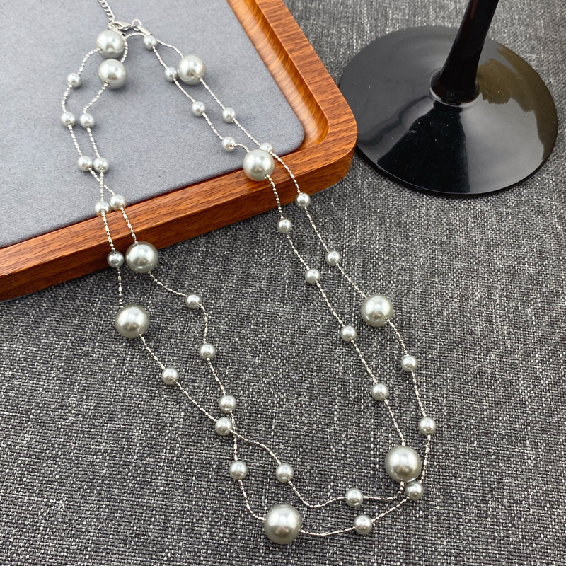 This French retro grey-themed large and small beaded necklace can be double-layered and worn. It is a versatile and elegant sweater chain that can be worn twice