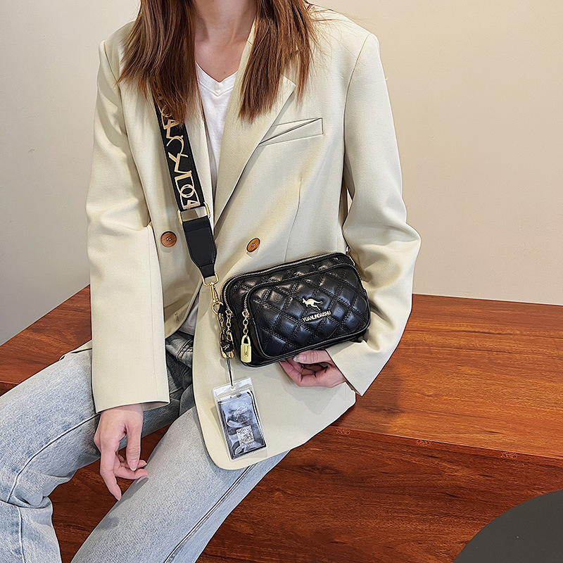 Small Fragrant Wind Diamond Bag Female 2022 New Fashion Casual Crossbody Bag With Three Layers Of Mobile Phone Bag Small Square Bag Specification drawing