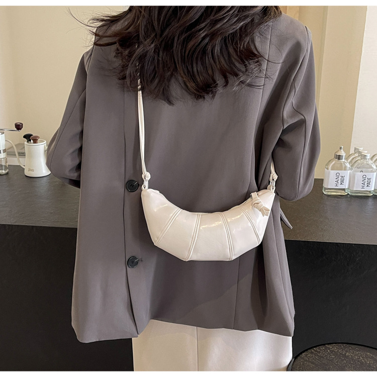 跨境外贸牛角包女包新款潮简约时尚斜挎饺子包百搭单肩箱包皮具男士手提包详情31