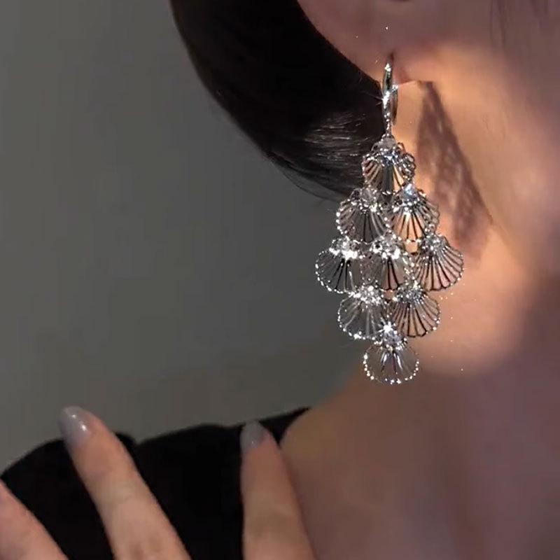 Unique, niche, retro peacock-shaped pendant earrings, fashionable, elegant, high-end, individualistic and exaggerated, 2023 new style for women details Picture