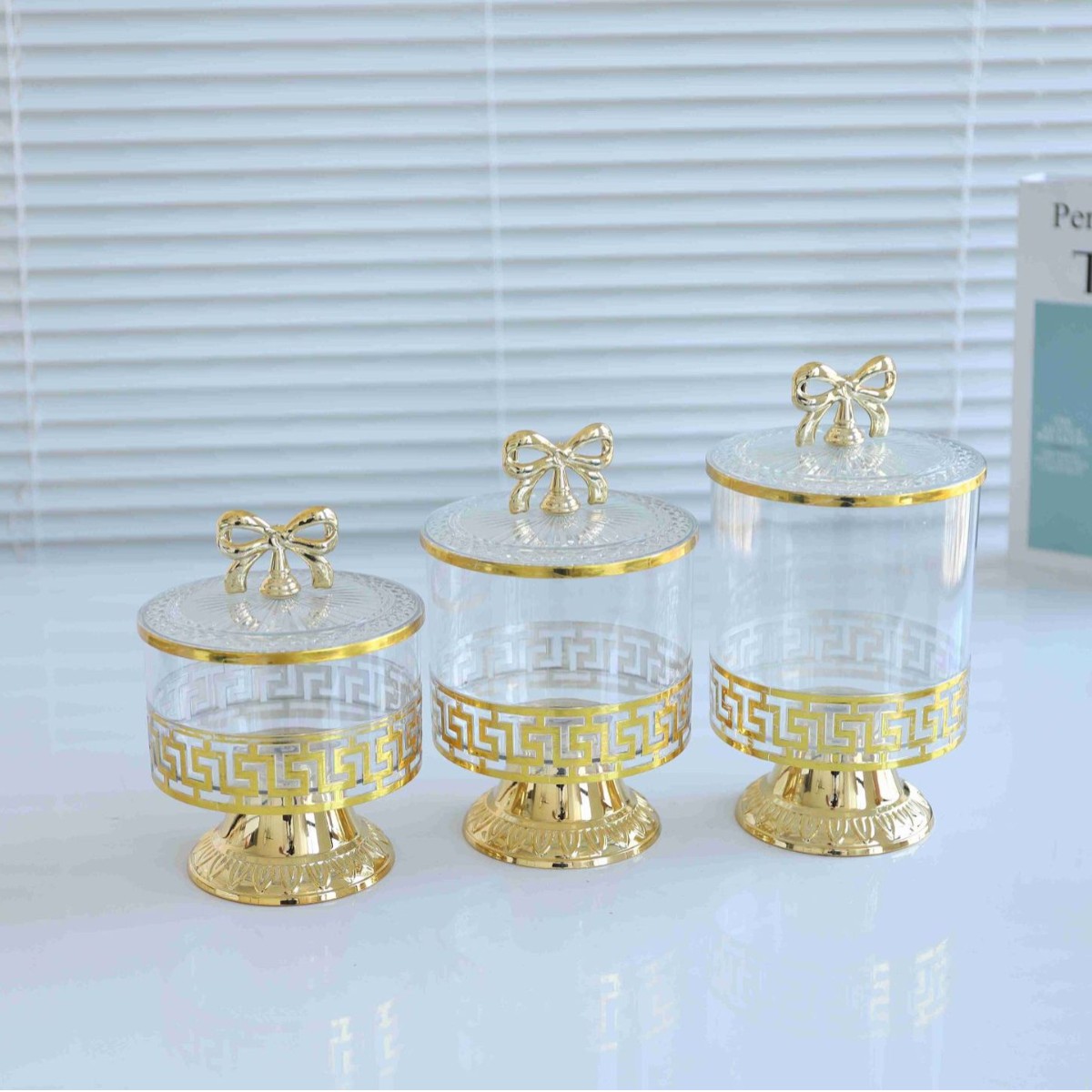 Transparent European retro high-footed gilded candy jars, seasoning jars, nut jars, light luxury European jars, storage jars, five-grain and miscellaneous European-style jars, five-grain and miscellaneous food kitchen storage, food-grade transparent jar boxes, snacks, dry goods, tea storage jars Specification image