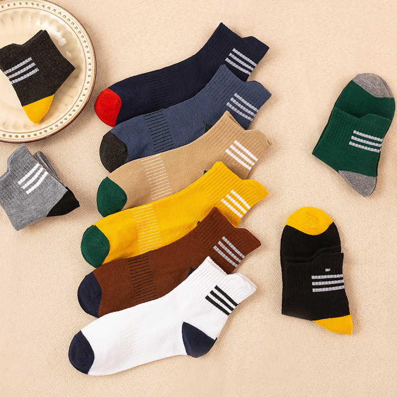 Men's autumn and winter socks, Zhuji striped and color-blocked thigh-high socks, sweat-absorbing and breathable student sports basketball socks Application Scenario