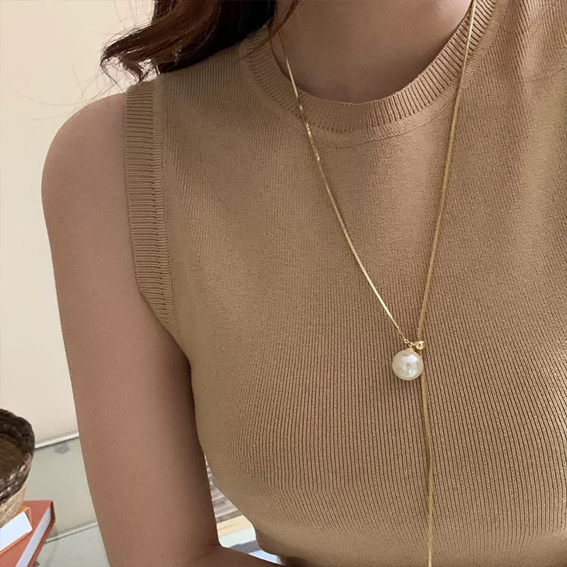A long, pull-out adjustable pearl necklace with a high-end design sense, a niche, simple and versatile collarbone necklace