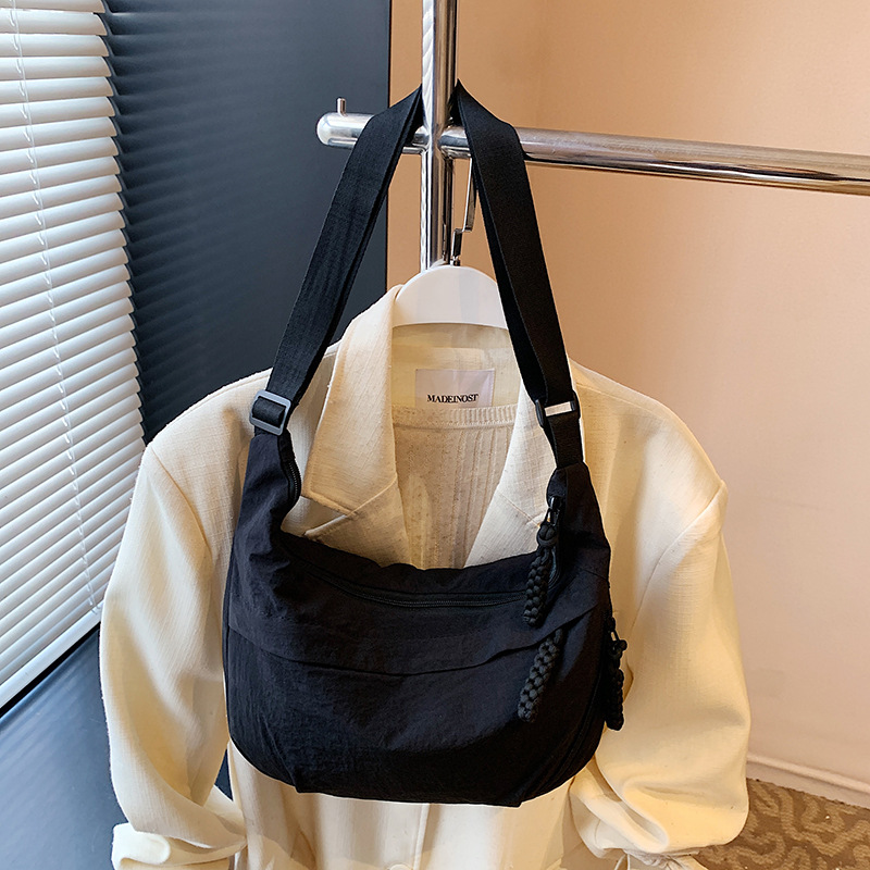 Japanese minimalist large-capacity crossbody bag for girls, 2024 new style student small crossbody bag, single-shoulder fabric bag, versatile dumpling bag for girls details Picture