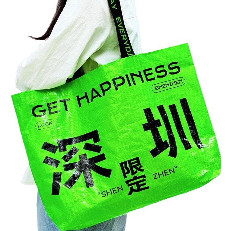 Customized hand-held woven bags for exhibitions, oversized eye-catching bags for shopping, hand-held eco-friendly snake skin bags, and logos Application Scenario