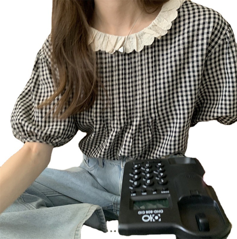 Real photos of the 2022 summer new Korean style retro loose design lace round-neck checkered short-sleeved shirt women's clothing Item Picture