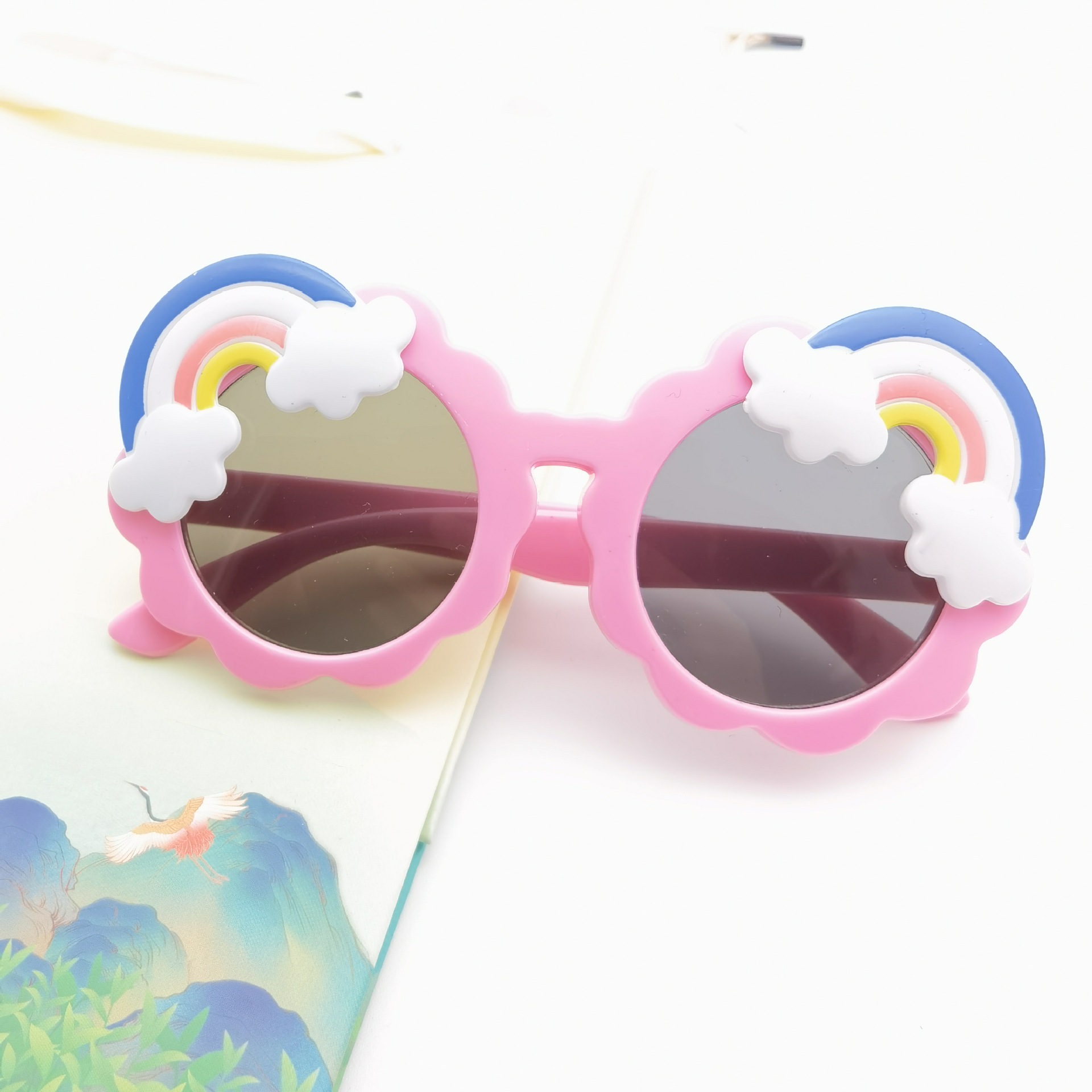 2021 New cute and colorful rainbow cartoon glasses, children's cool sunglasses, cute and comfortable sunglasses for boys and girls details Picture