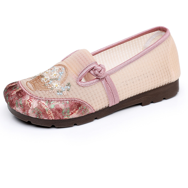 New style of women's shoes, old Beijing cloth shoes, women's breathable, cut-out and embroidered shoes, one-step mom shoes, women's shoes, versatile, national trend, national trend Item Picture