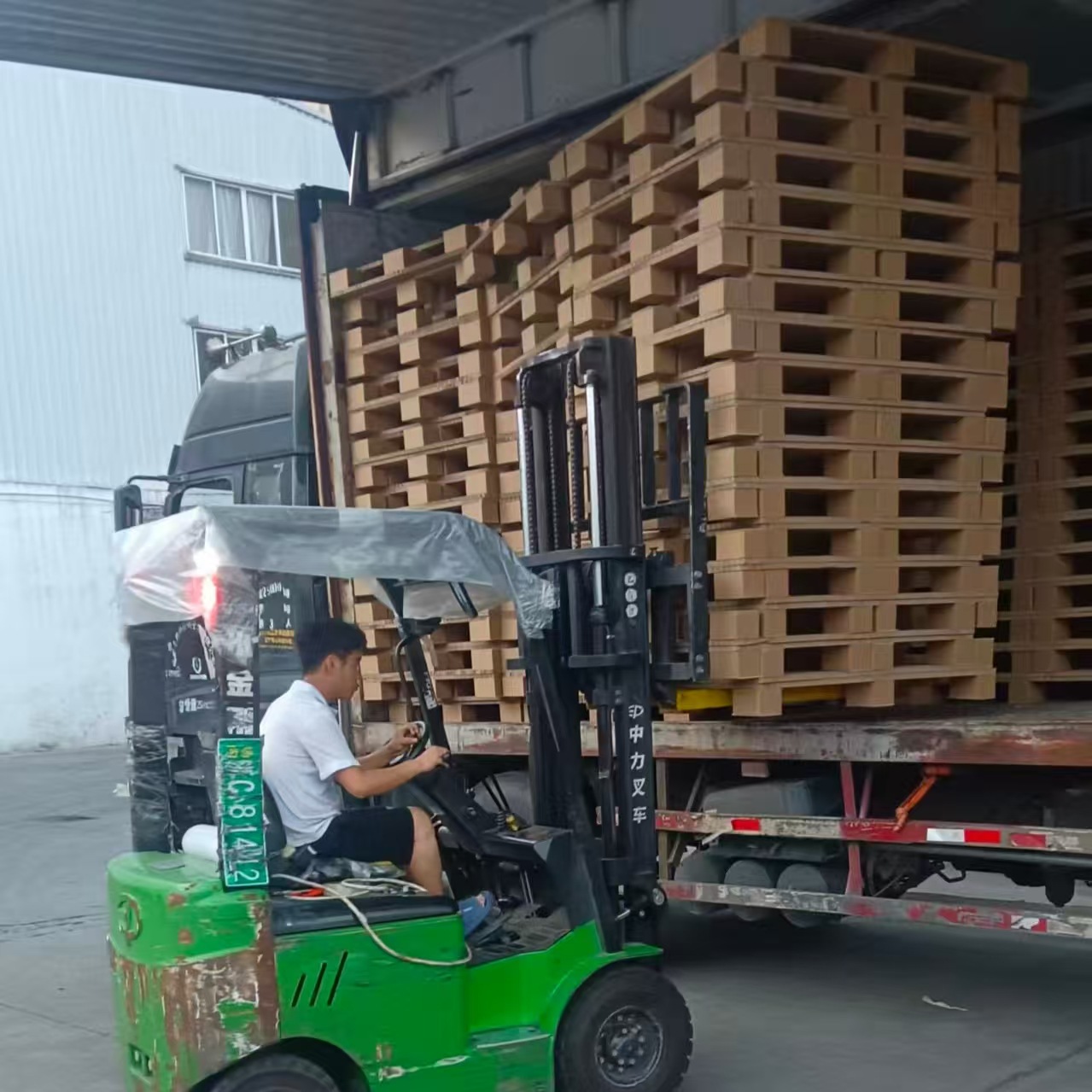 Factory wholesale honeycomb paper pallets, forklifts, warehouse transportation, logistics packaging, waterproof, thickened and wrinkle-resistant paper pallets Specification image