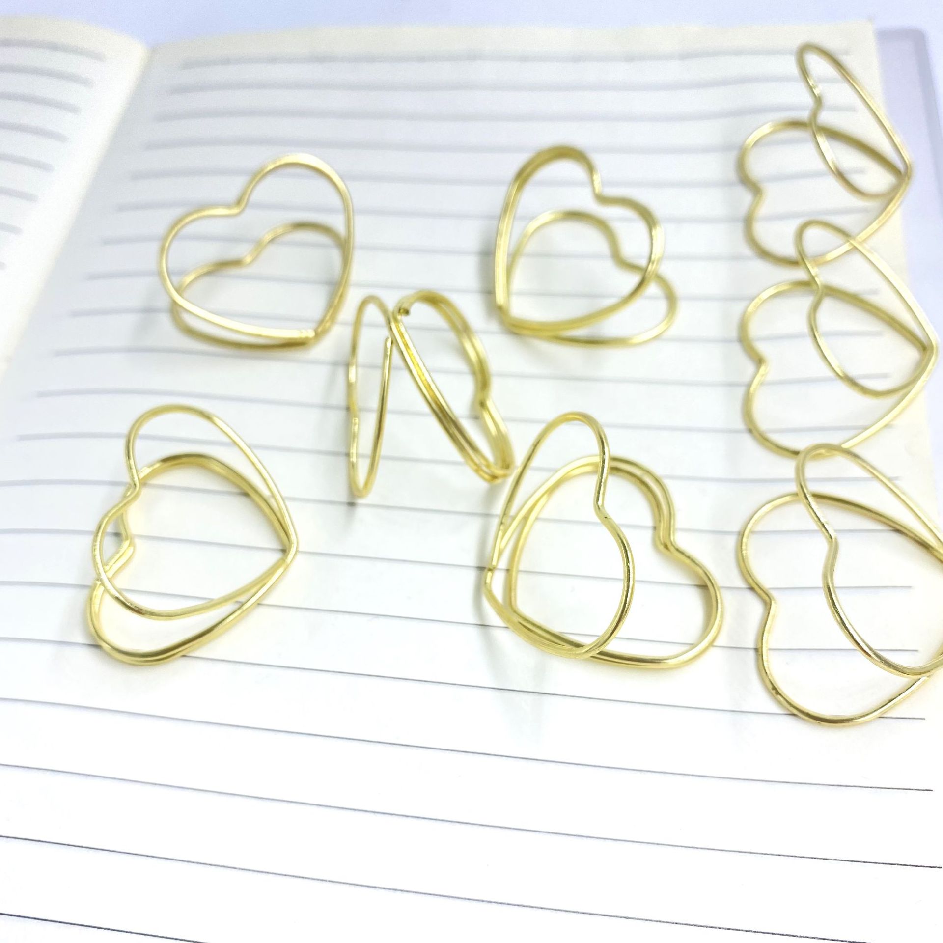 Wholesale of creative office supplies electroplated gold irregular-shaped paper clips, gold paper clips Item Picture