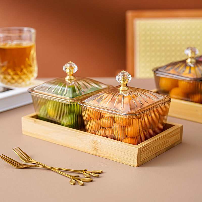 Light luxury fruit plate, glass creative compartments, dried fruit plate, home living room coffee table, candy and snack plate, bar snack plate, golden castle vase, golden castle vase Application Scenario