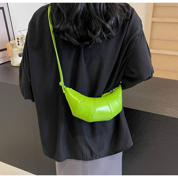 跨境外贸牛角包女包新款潮简约时尚斜挎饺子包百搭单肩箱包皮具男士手提包详情17