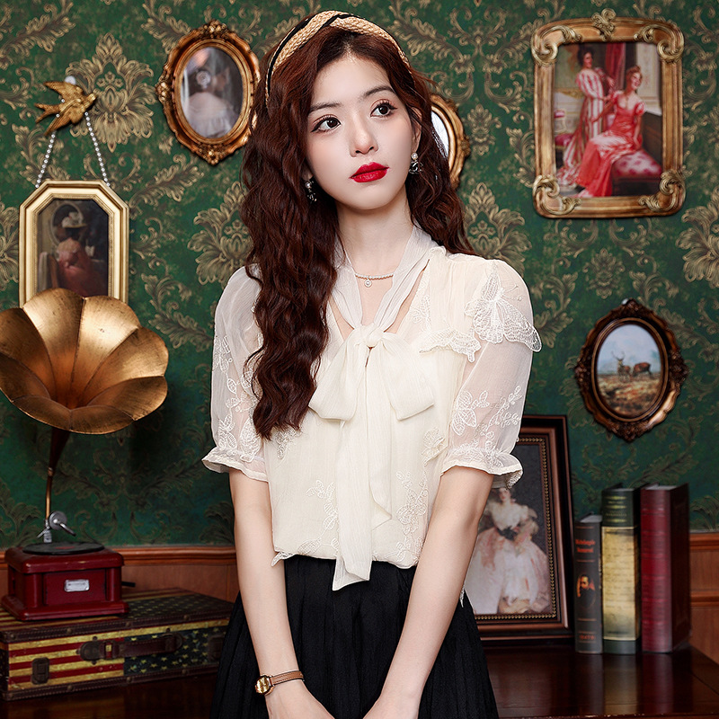 女式衬衫实物图