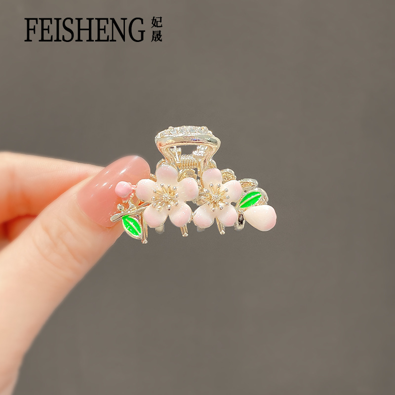 高级感樱花抓产品图