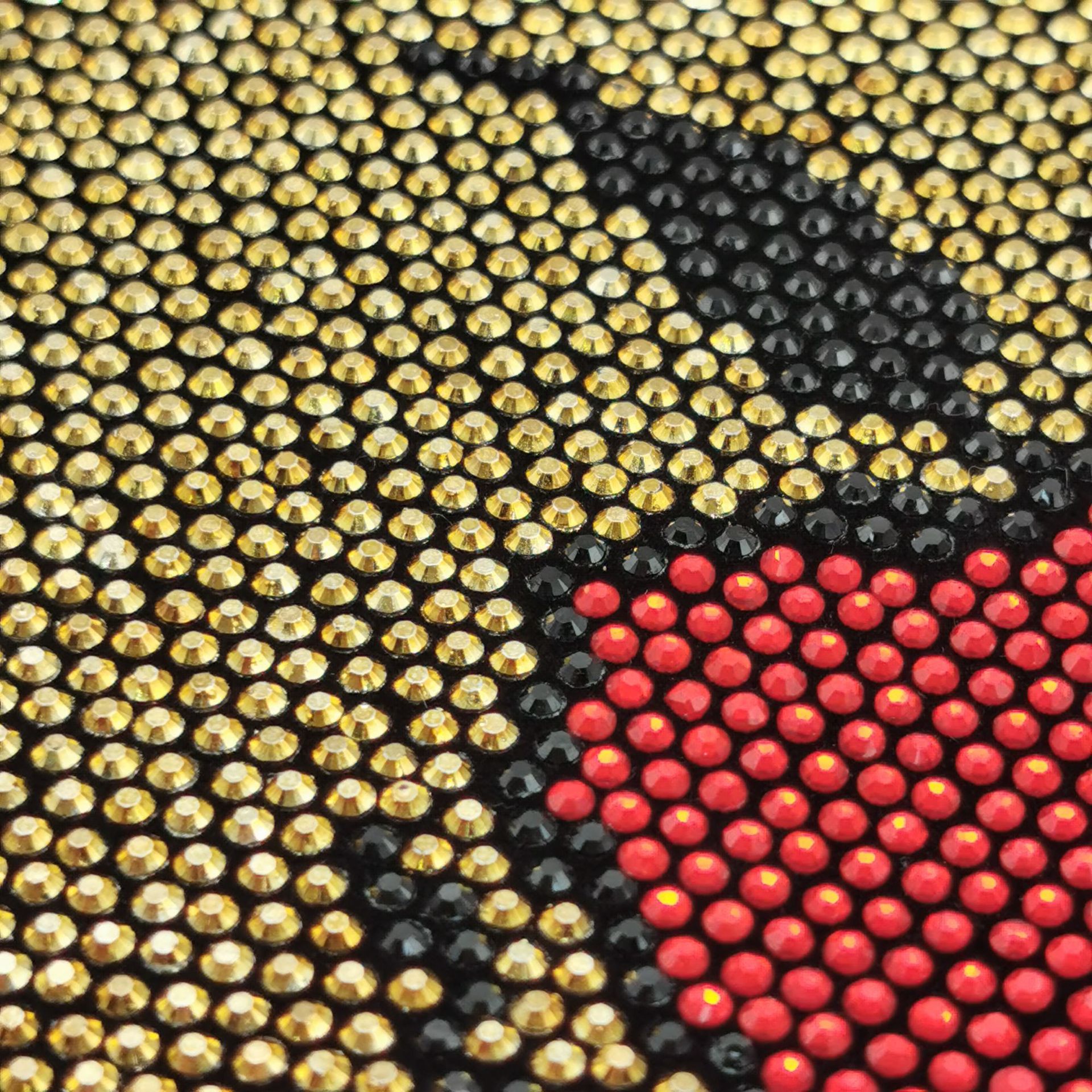 Gallo T-Shirt Children Hot Drill Hot Picture Accessories Flat Bottom Drill Small Pig Multi-Color Design Personality Original Source Factory Specification drawing