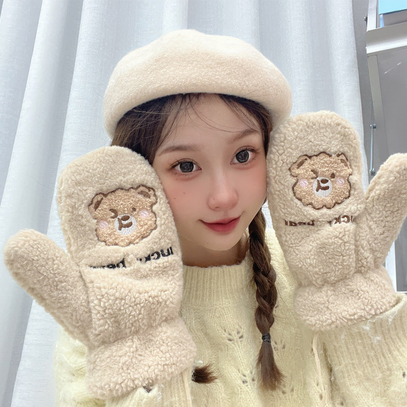 In 2022, the adorable Korean version of the "Glove Girl Winter" features a plush and thickened bear for students to ride a bike, providing full-finger warmth Application Scenario