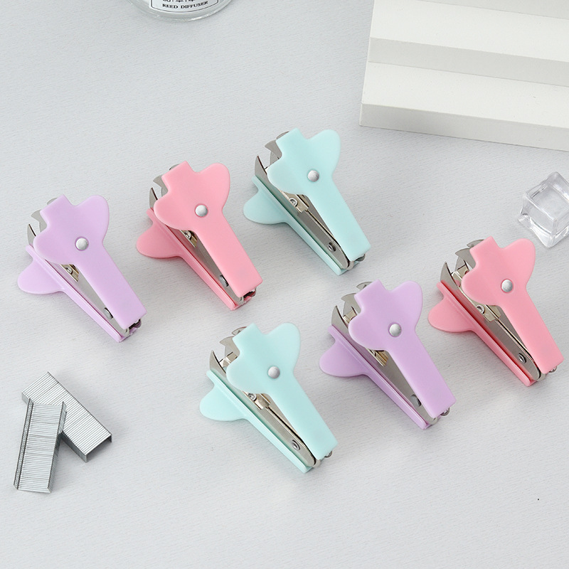 Cross-border direct supply mini nail remover, macaron-colored universal effortless nail remover, portable nail remover for finance and office use