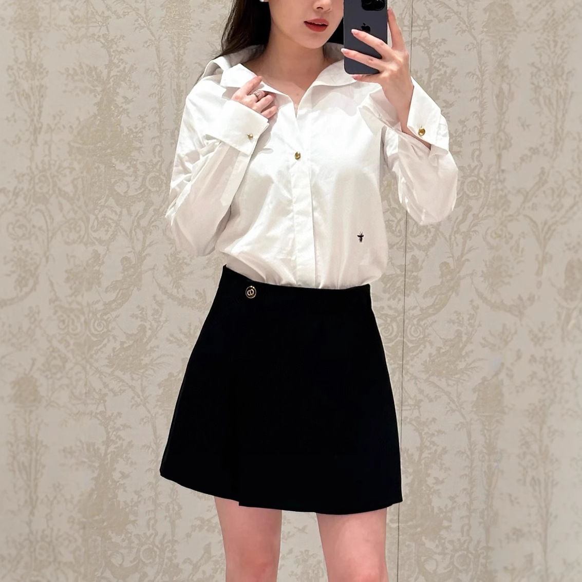 Nanyou lapel single-breasted shirt, fashionable and elegant, with a ladylike style, slimming, loose and versatile mid-length white shirt for women